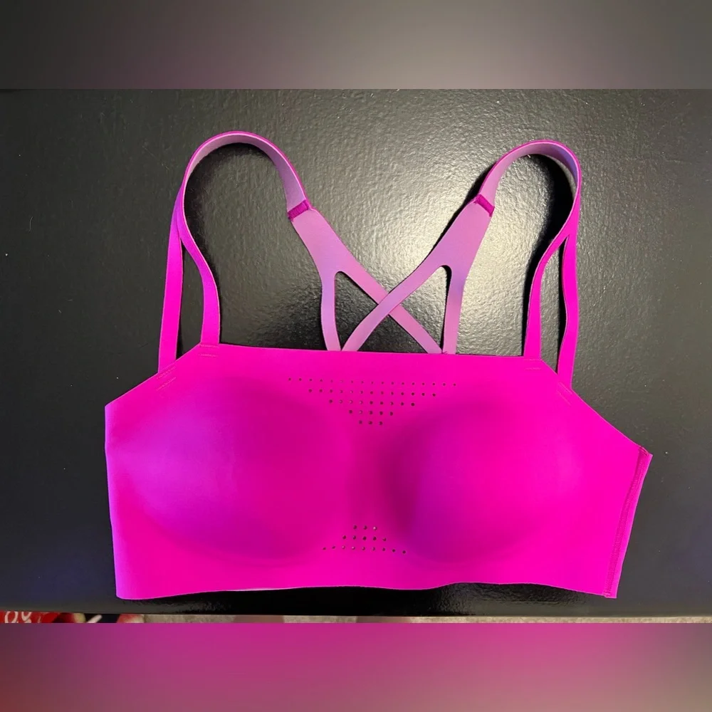 Sports bra - Picture 1 of 2